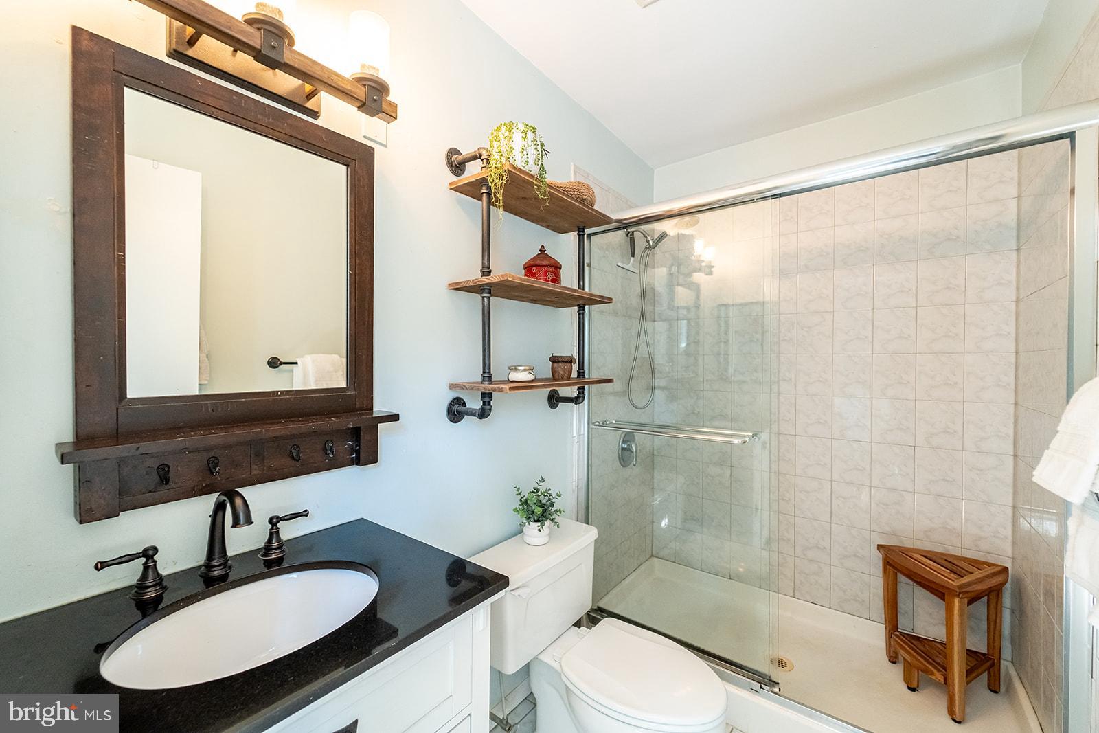 1017 Timber Creek Drive Annapolis, MD 21403 - Photo 17 of 33 Primary En-Suite Bathroom