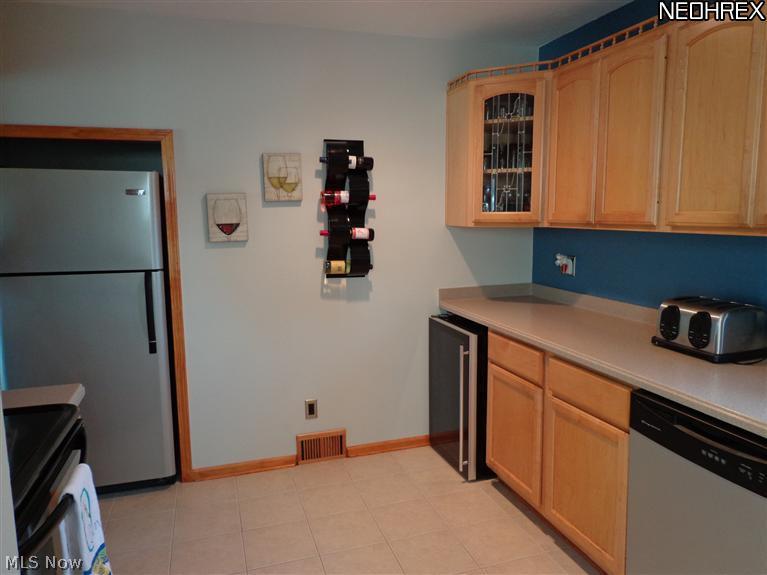 5715 Ridgewood Avenue Parma, OH 44129 - Photo 5 of 23