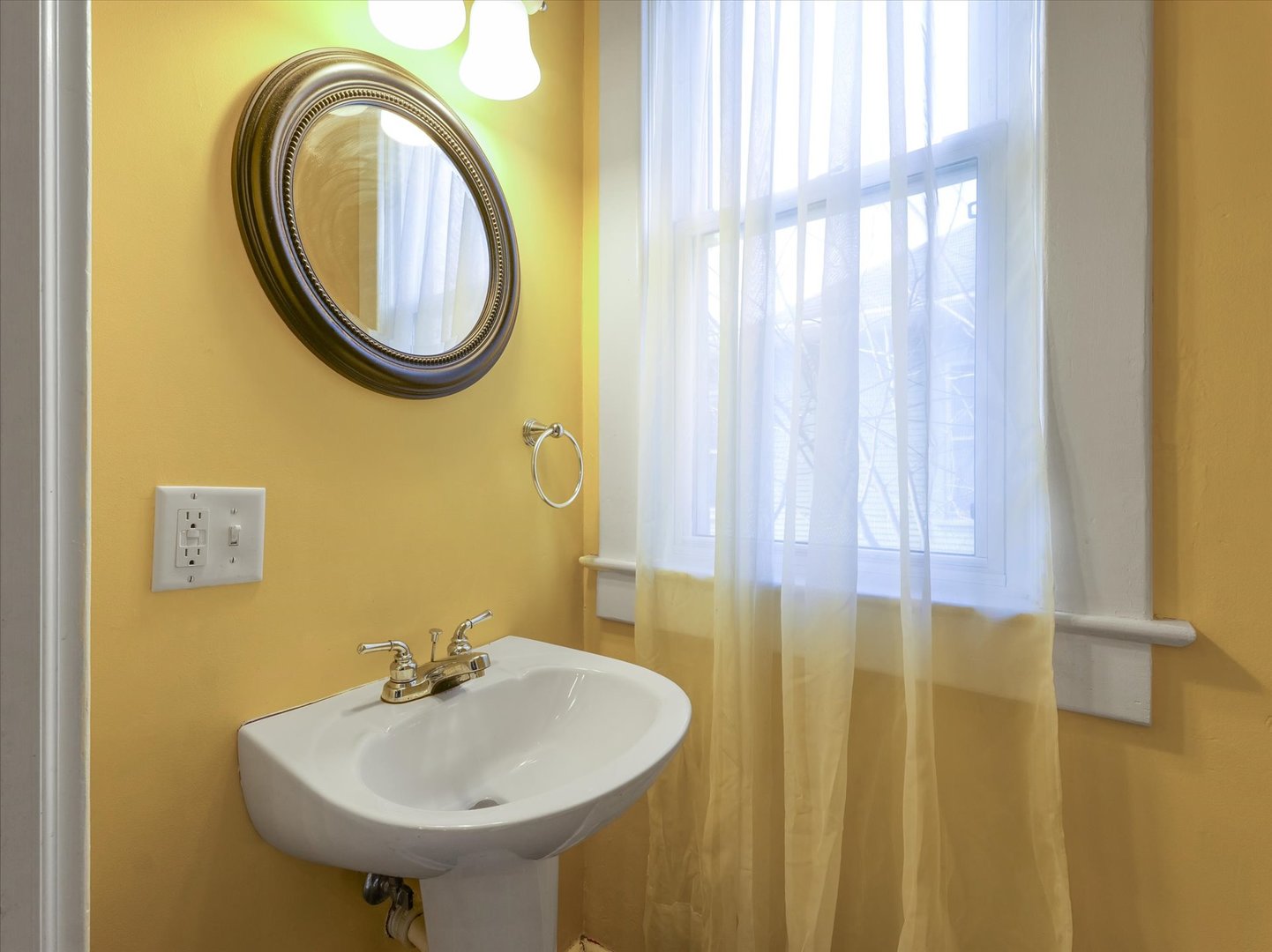 407 West High Street Urbana, IL 61801 - Photo 13 of 28 a bathroom with a sink and a mirror