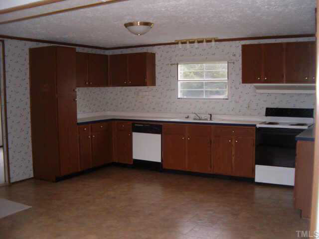 1206 Massenburg Road Henderson, NC 27537 - Photo 2 of 10 KICHEN