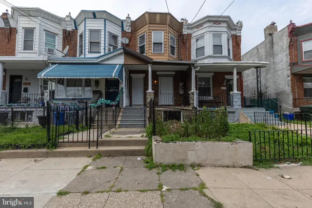 front view of house with a yard