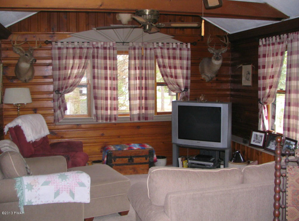 191 Dorys Road Dingmans Ferry, PA 18328 - Photo 4 of 26 Gallery Image 4