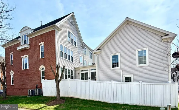 $949,900 | Crestfield Drive, Rockville, MD 20850