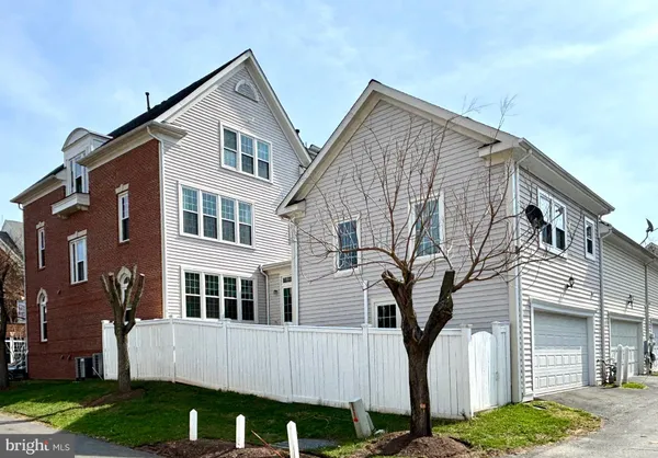 $949,900 | Crestfield Drive, Rockville, MD 20850