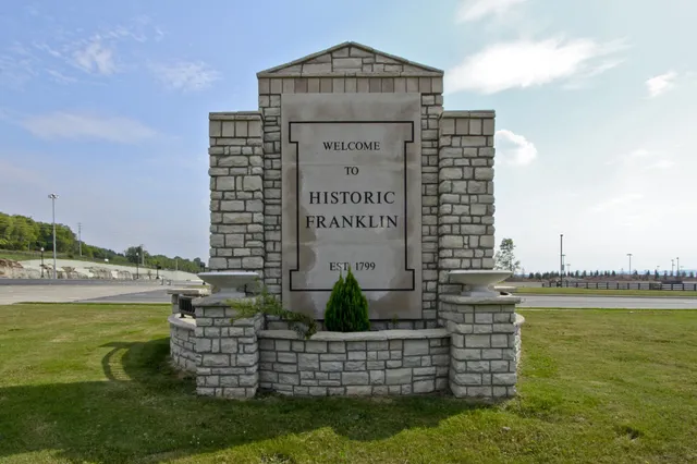 $1,700 | 210 5th Avenue South, Unit 2, Franklin, TN 37064