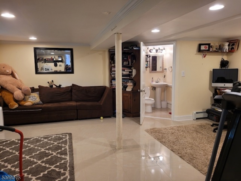 112 Sand Road Fairfield, NJ 07004 - Photo 14 of 19