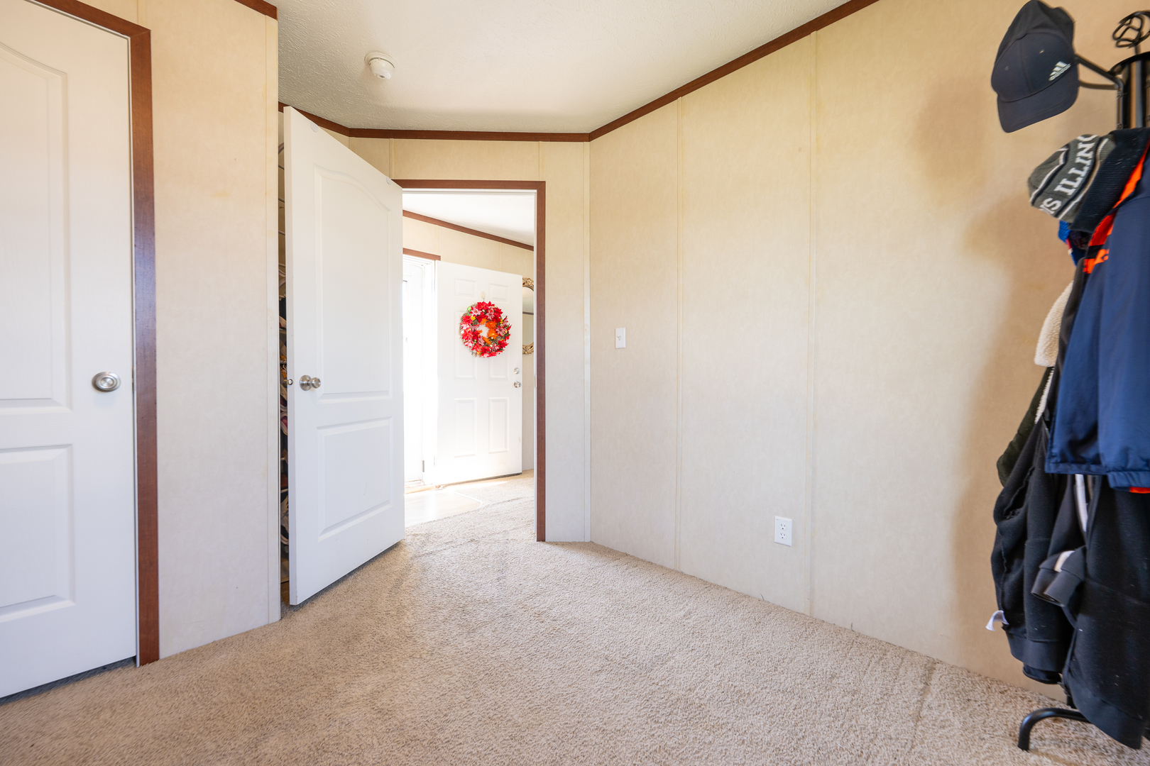 4809 West Windsor Road, Unit G22 Champaign, IL 61822 - Photo 18 of 22 a view of an empty room