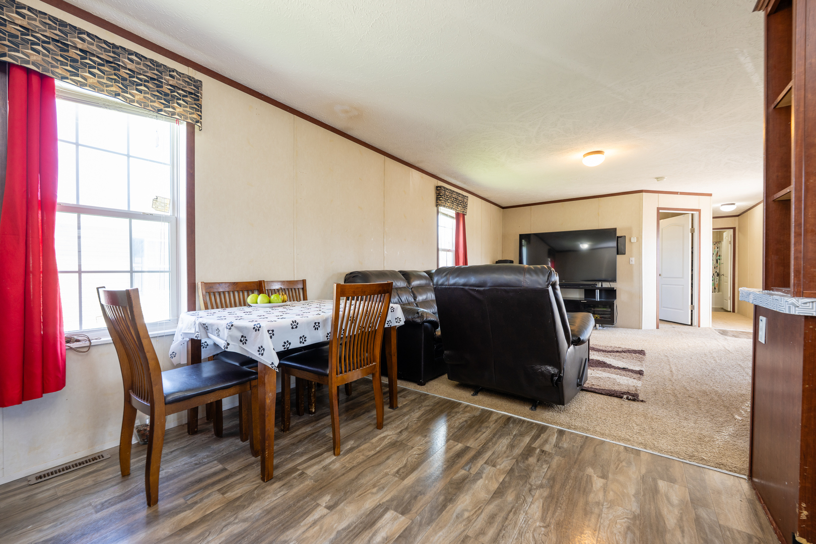 4809 West Windsor Road, Unit G22 Champaign, IL 61822 - Photo 5 of 22 a view of a dining room with furniture window and wooden floor