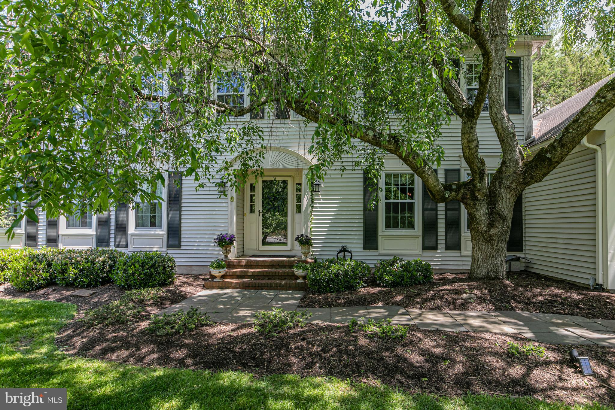 8 North Riding Drive Pennington, NJ 08534 - Photo 3 of 40 Gallery Image 3