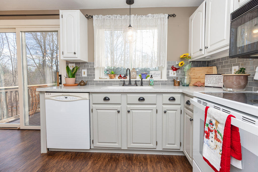 538 Main Street, Unit 4 Springvale, ME 04083 - Photo 5 of 24 _H7A8000