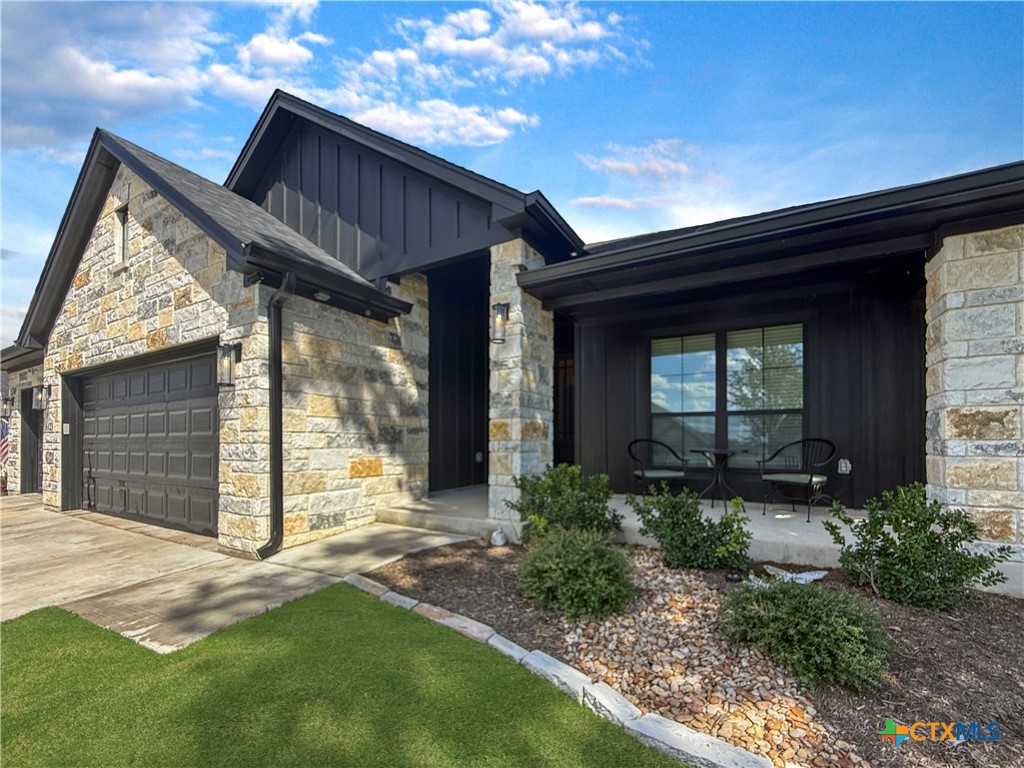 6123 Parma Lane Temple, TX 76502 - Photo 2 of 44 a front view of a house with garden