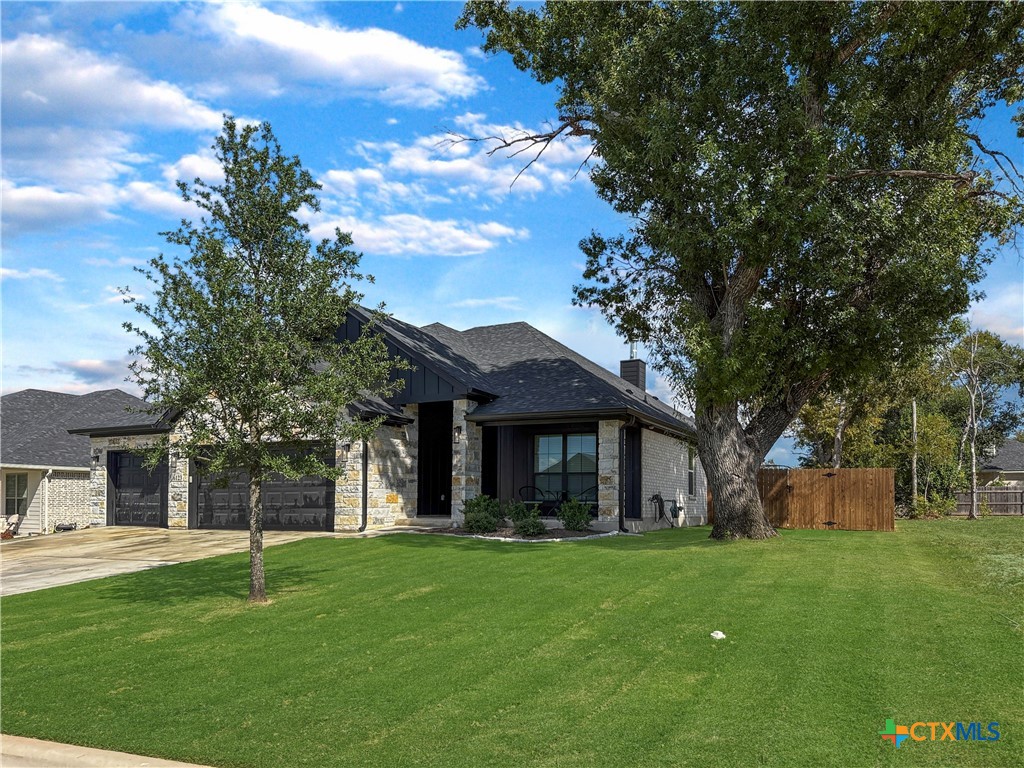 6123 Parma Lane Temple, TX 76502 - Photo 4 of 44 a backyard of a house with table and chairs