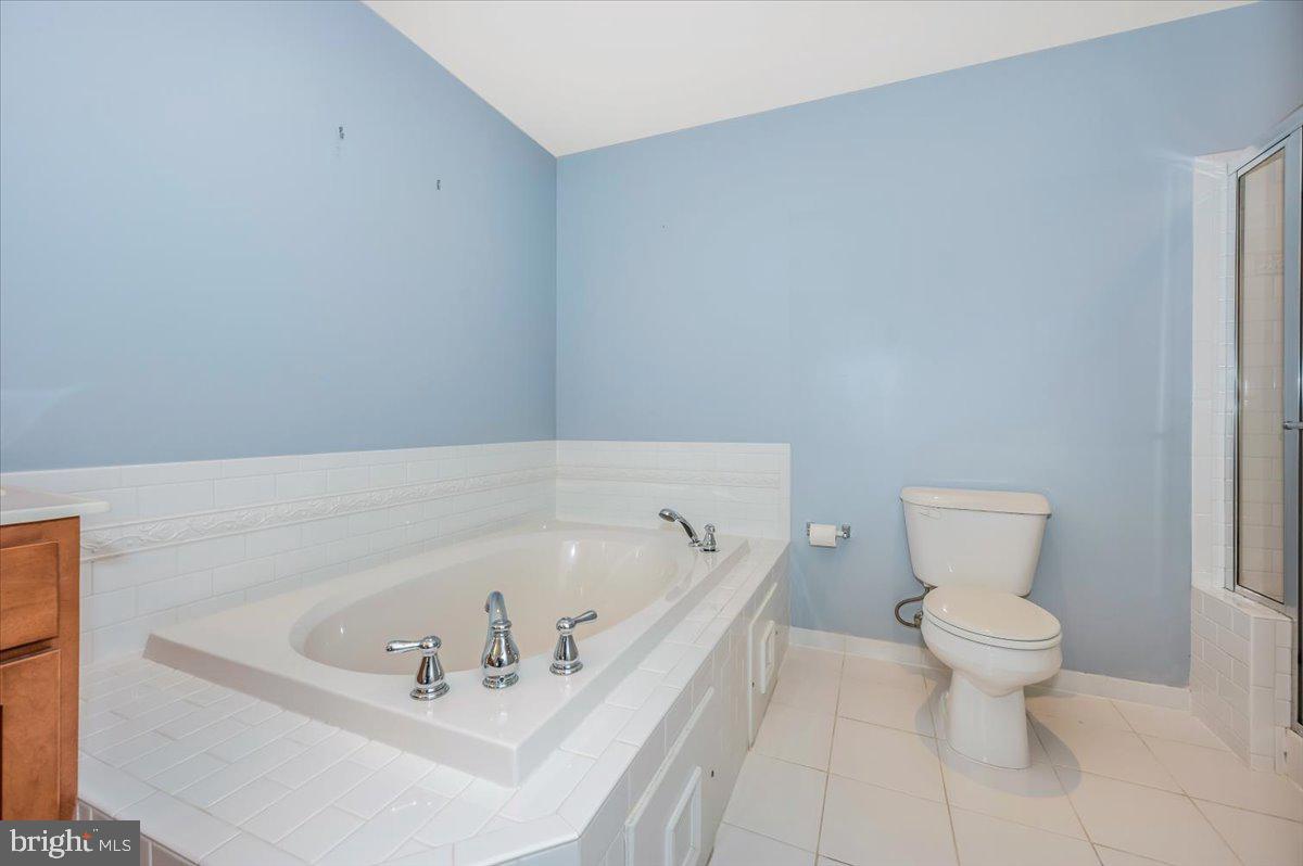 1806 Monocacy View Circle, Unit 41A Frederick, MD 21701 - Photo 31 of 59 a bathroom with a toilet and a sink