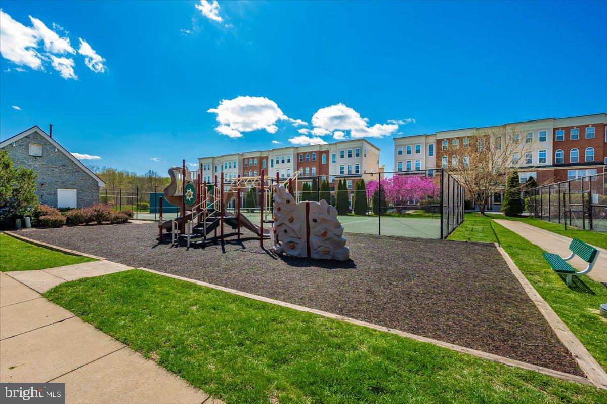 1806 Monocacy View Circle, Unit 41A Frederick, MD 21701 - Photo 57 of 59 a view of a house with patio and a yard