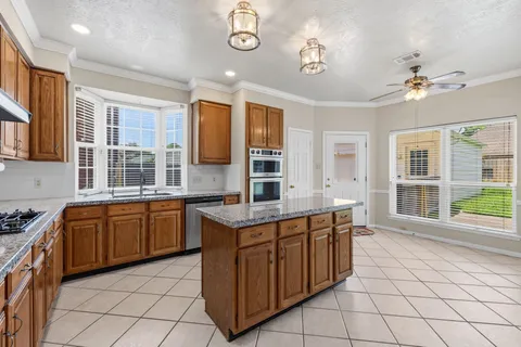 $388,000 | 14415 Autumn Cyn Trace, Houston, TX 77062