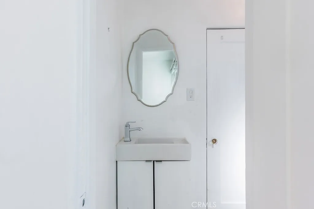 128 South Harper Avenue, Unit 130 Los Angeles, CA 90048 - Photo 19 of 43