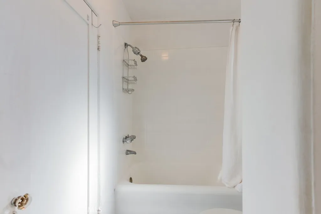 128 South Harper Avenue, Unit 130 Los Angeles, CA 90048 - Photo 20 of 43