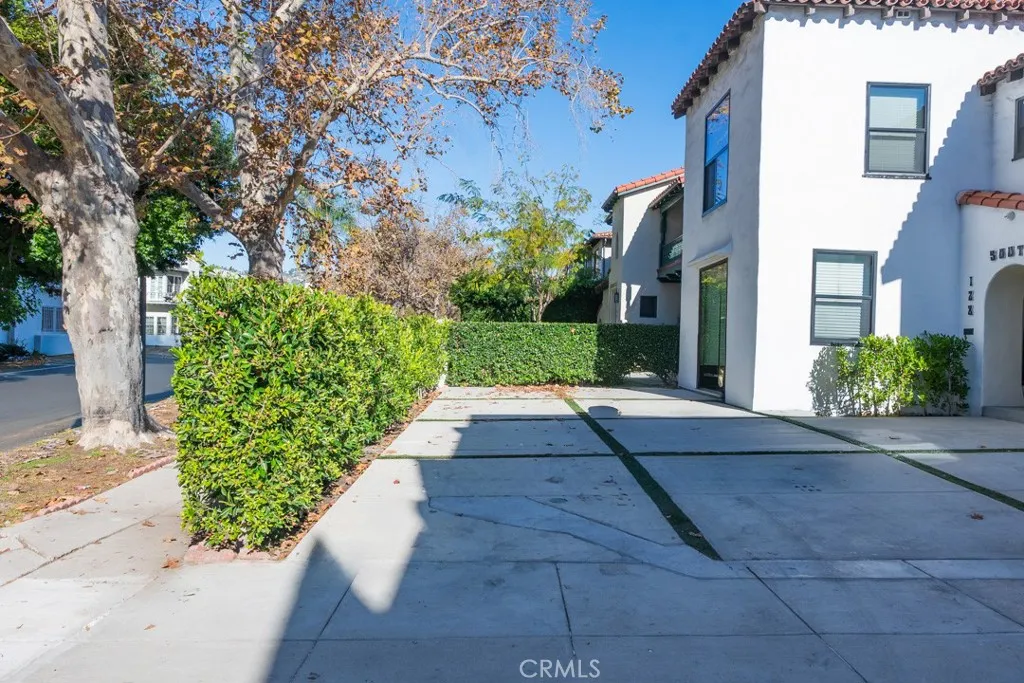 128 South Harper Avenue, Unit 130 Los Angeles, CA 90048 - Photo 2 of 43