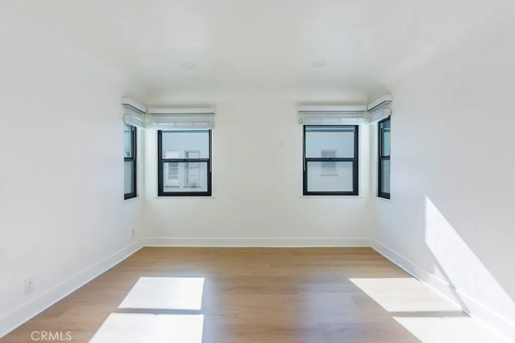 128 South Harper Avenue, Unit 130 Los Angeles, CA 90048 - Photo 32 of 43 an empty room with windows