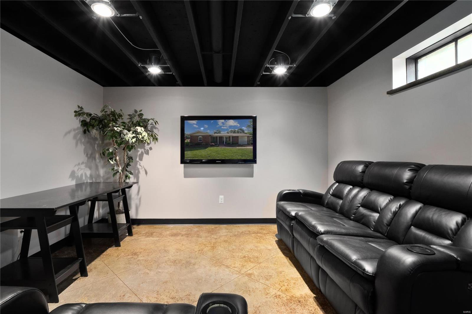 5704 Huntsport Road St. Louis, MO 63129 - Photo 9 of 35