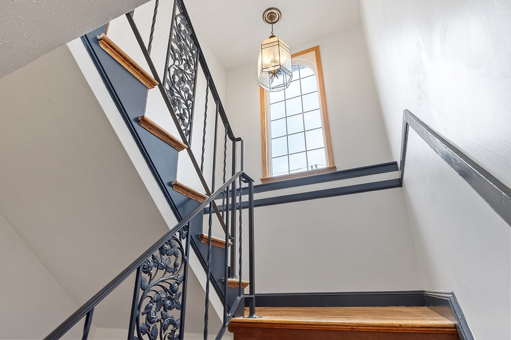 10 Everett Avenue Boston, MA 02125 - Photo 22 of 42 a view of entryway