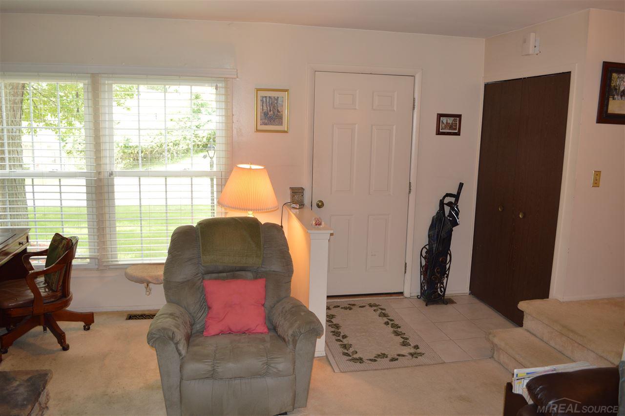 1400 Crescent Lane, Unit 329 Rochester, MI 48306 - Photo 11 of 26 31264984-10.JPG