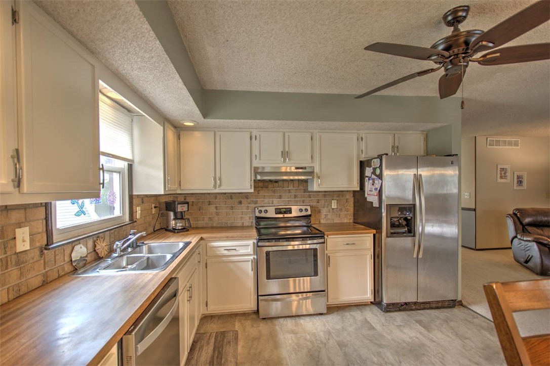 4652 Butler Drive Decatur, IL 62526 - Photo 12 of 38