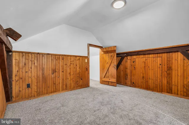 a view of a storage & utility room