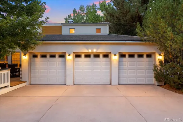 a view of a house with garage