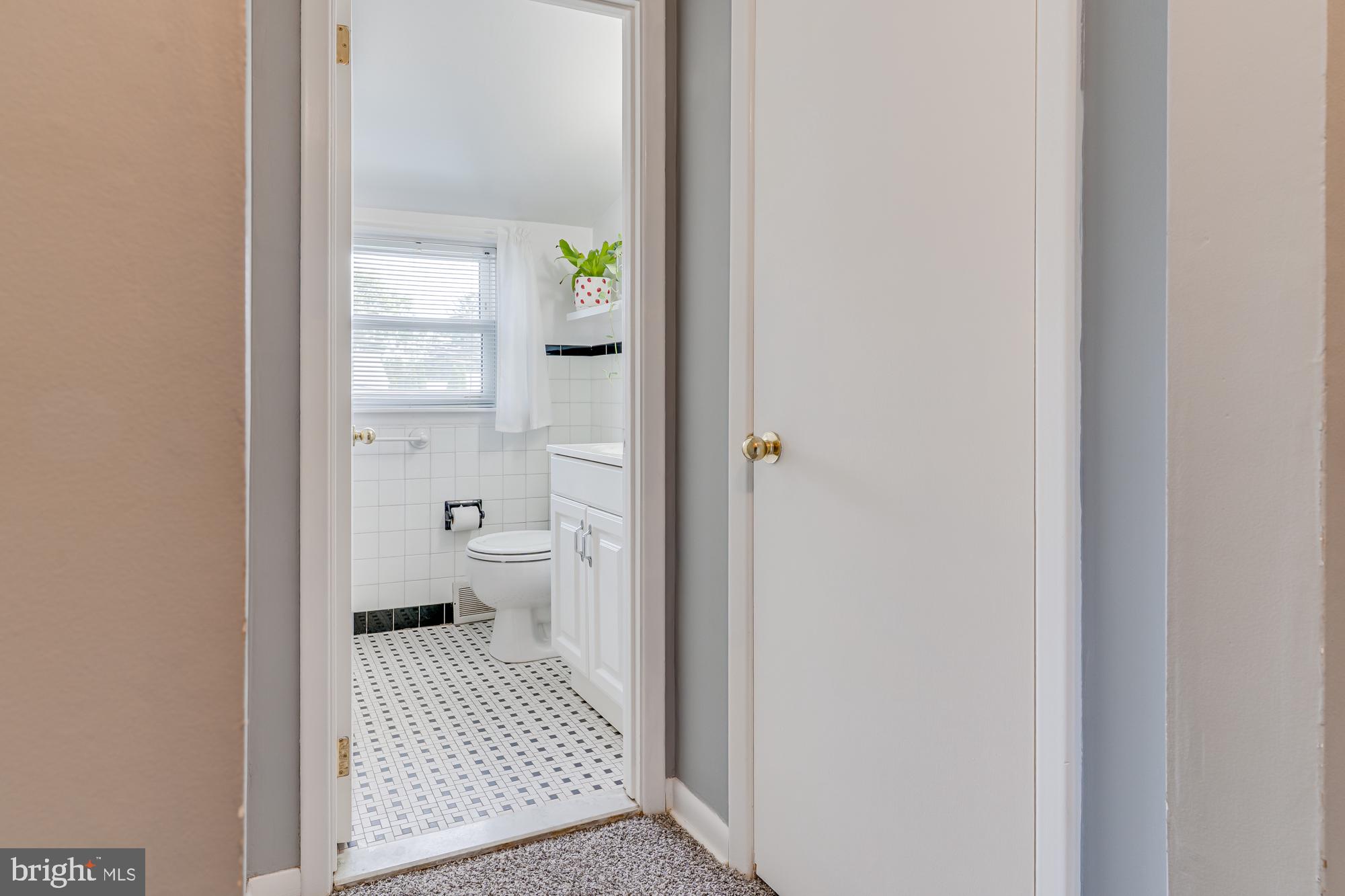 1047 Coronet Road Warminster, PA 18974 - Photo 31 of 50 3rd Floor Full Bathroom
