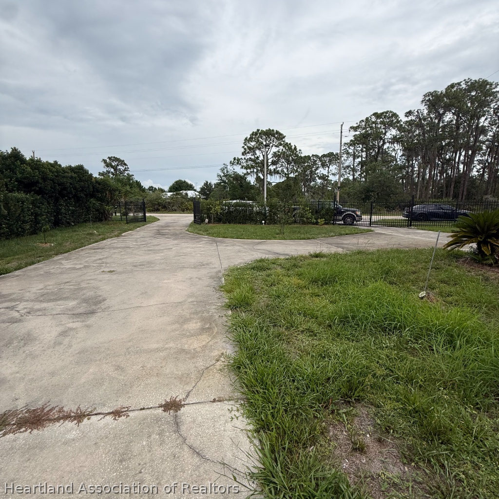7423 Sparta Road Sebring, FL 33875 - Photo 5 of 32