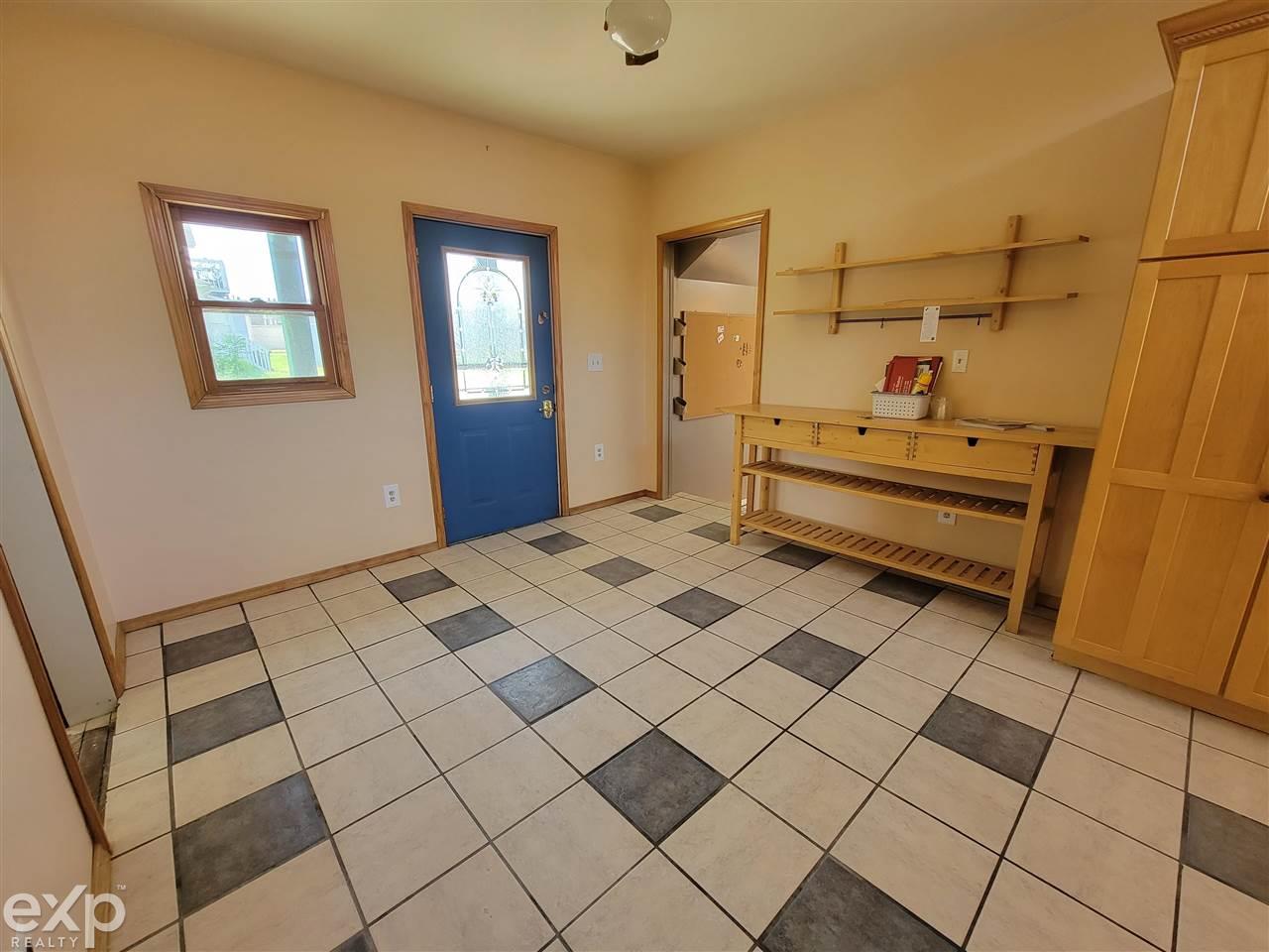 255 East Lafayette Street Romeo, MI 48065 - Photo 15 of 27 50076892-14.JPG