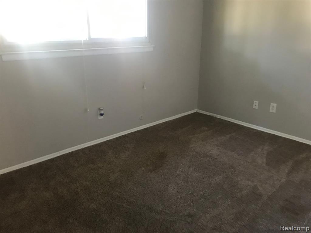 25718 Hanover Street Dearborn Heights, MI 48125 - Photo 6 of 10