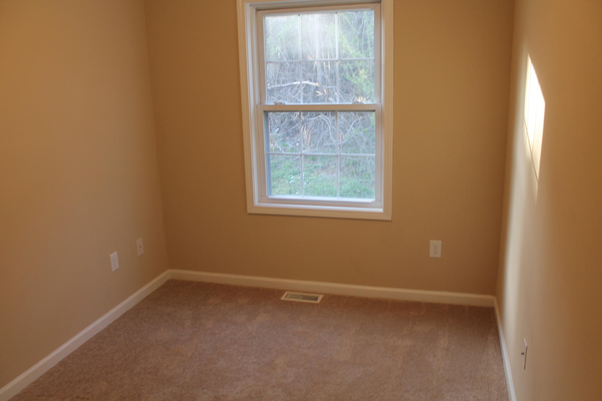 2612 Shull Road Northeast Roanoke, VA 24012 - Photo 19 of 30 IMG_5462