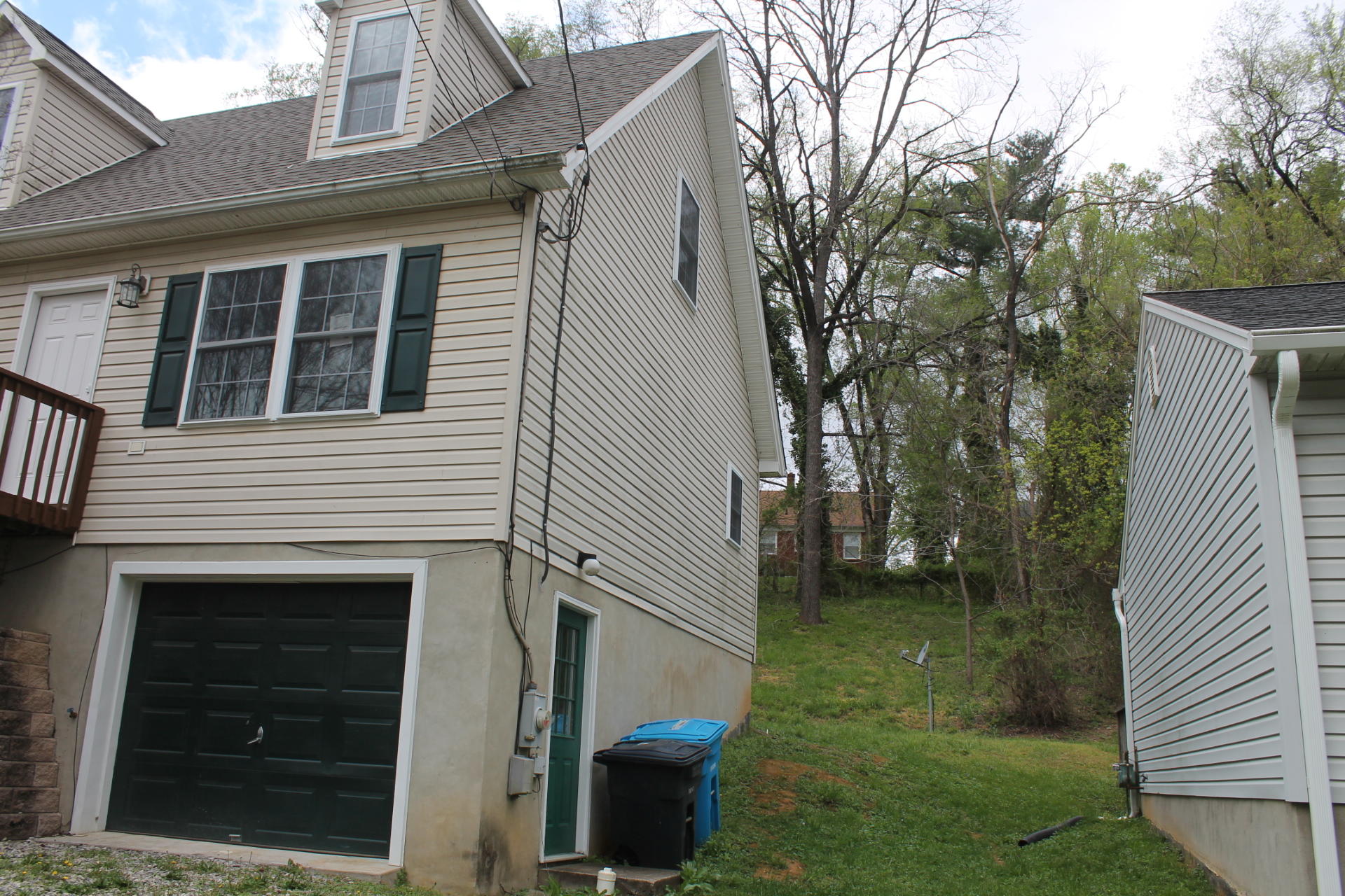 2612 Shull Road Northeast Roanoke, VA 24012 - Photo 3 of 30 IMG_5667