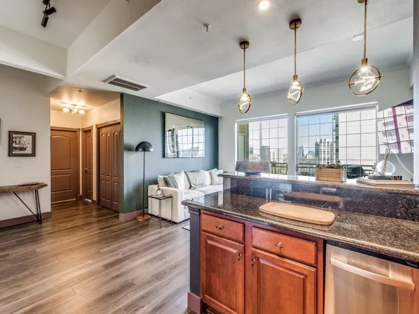 $420,000 | 3225 Turtle Creek Boulevard, Unit 1509, Dallas, TX 75219