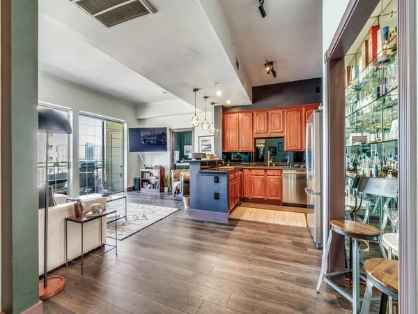 $420,000 | 3225 Turtle Creek Boulevard, Unit 1509, Dallas, TX 75219