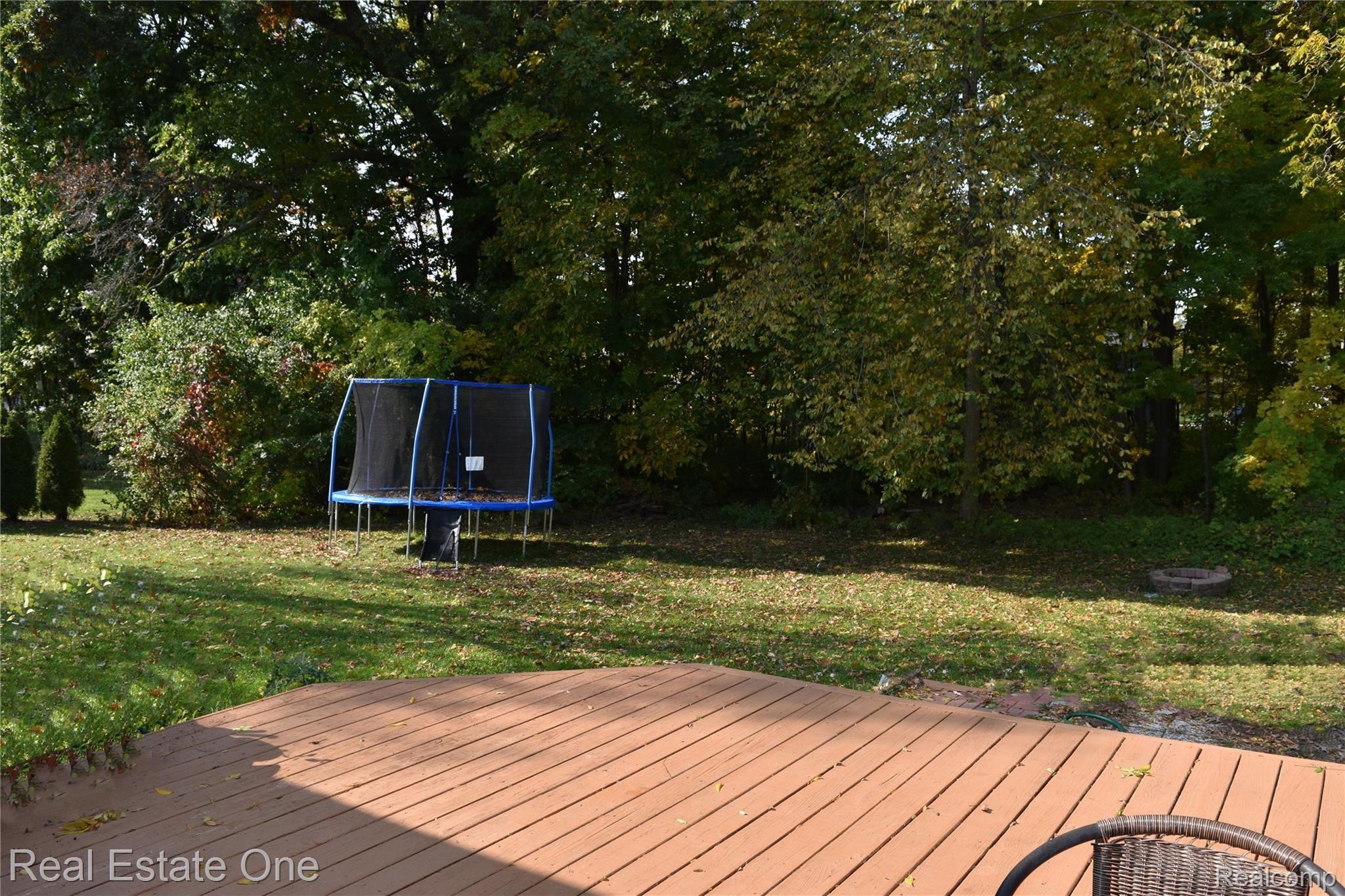 777 Kentucky Drive Rochester, MI 48307 - Photo 13 of 16 backyd1kentuckynov.jpg