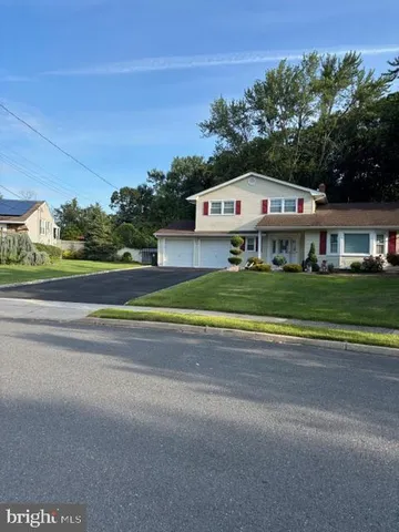 $774,000 | 22 Tuscarora Circle, Old Bridge, NJ 08857