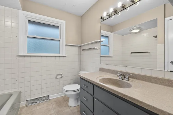 $609,900 | 38-w042 Silver Glen Road, St. Charles, IL 60175