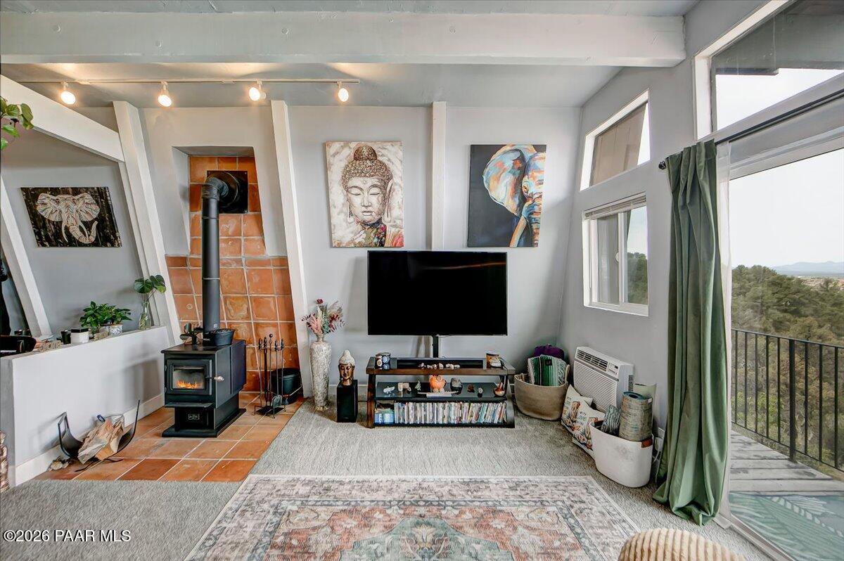 7310 West Hootenanny Road Prescott, AZ 86305 - Photo 9 of 28 08-Living Room