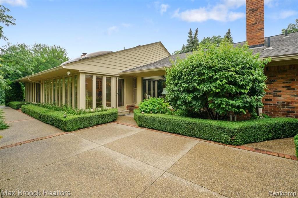 645 Lone Pine Road Bloomfield Hills, MI 48304 - Photo 33 of 34