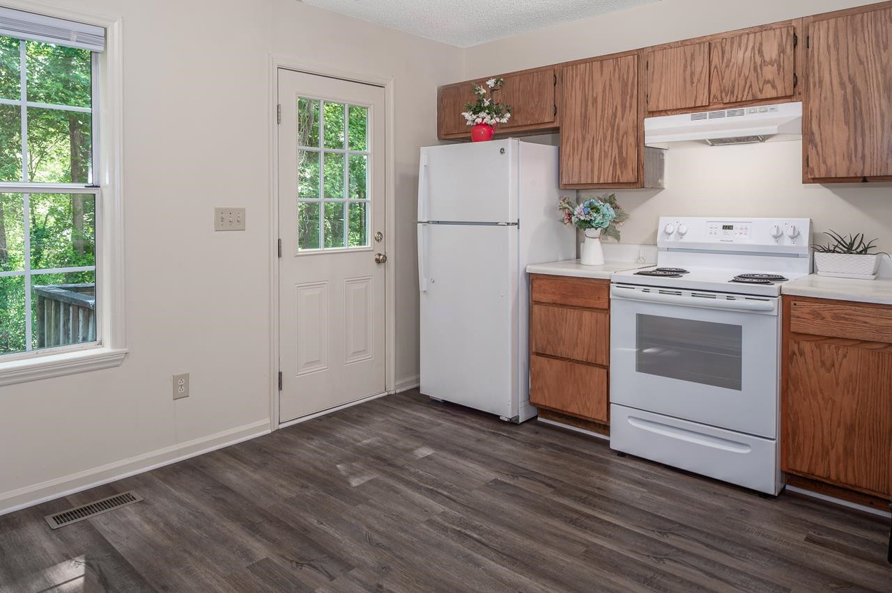 4264 Kaplan Drive Raleigh, NC 27606 - Photo 7 of 23 Eat-in Kitchen