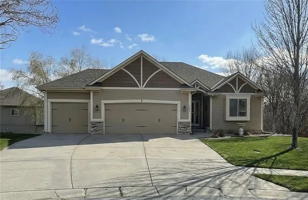 $439,000 | 1302 Ashdown Circle, Raymore, MO 64083