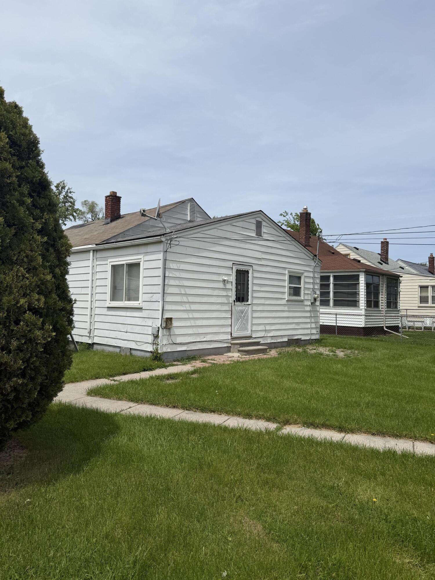 21706 Rausch Avenue Eastpointe, MI 48021 - Photo 3 of 14 IMG_6282