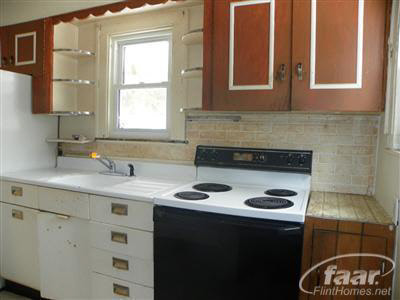 3744 Richfield Road Flint, MI 48506 - Photo 5 of 8 20110758-4.JPG