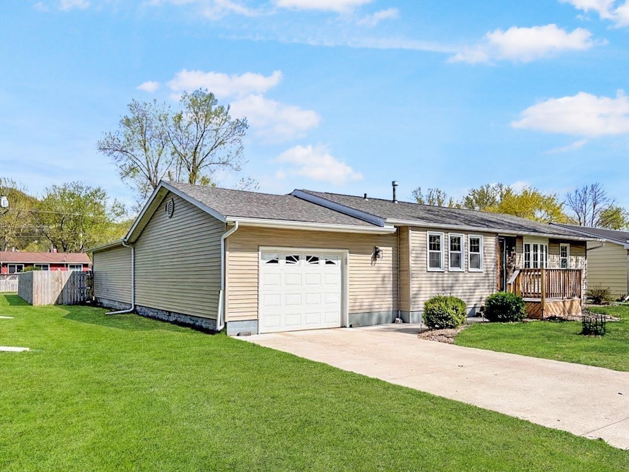 304 South State Street Prairie du Chien, WI 53821 - Photo 3 of 29