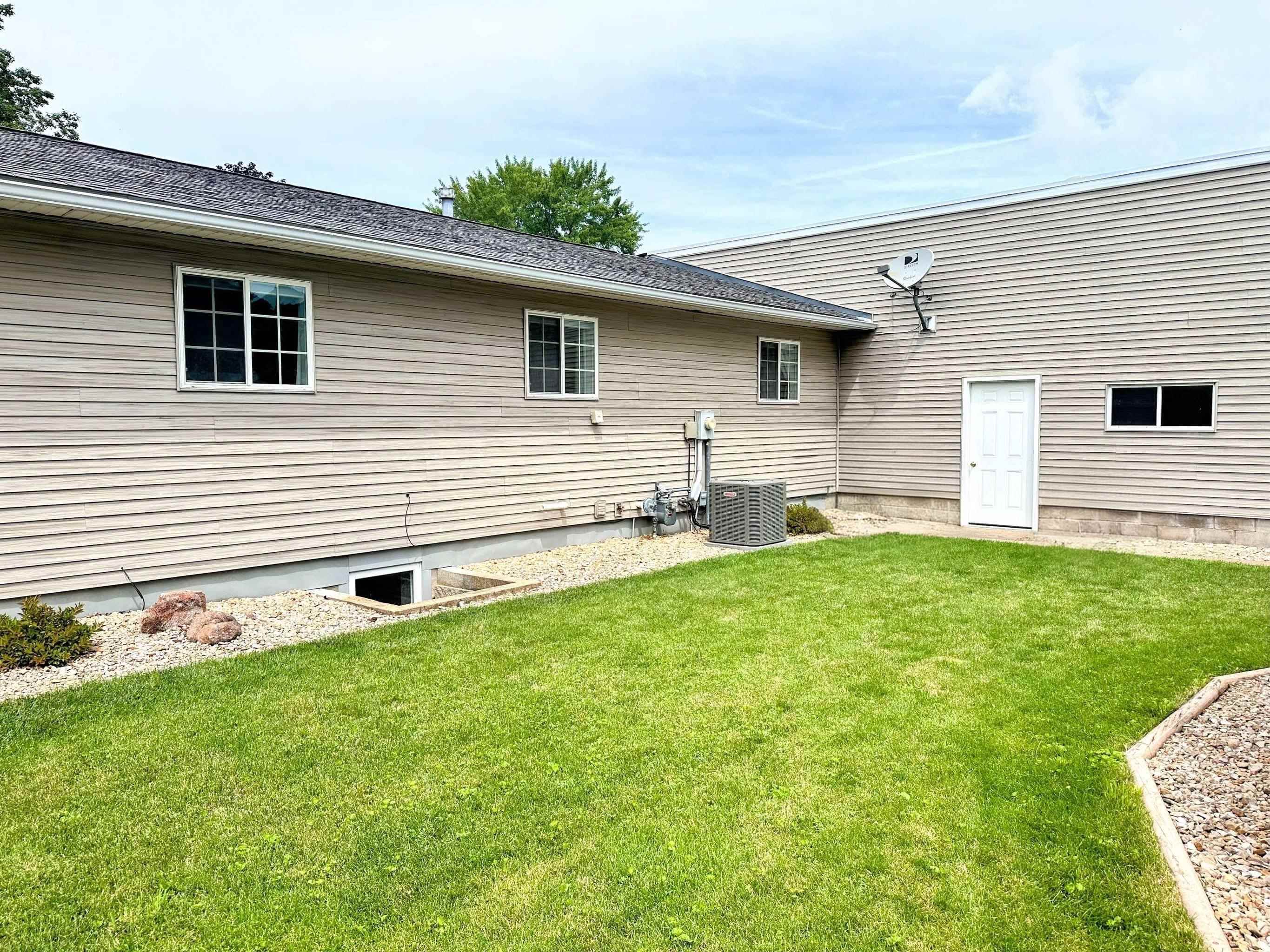 304 South State Street Prairie du Chien, WI 53821 - Photo 7 of 29