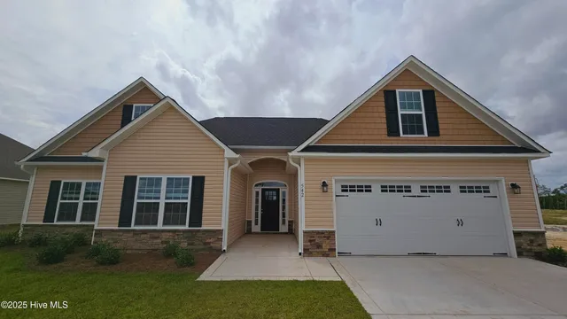 $2,350 | 542 Appalachian Trail North, Jacksonville, NC 28546