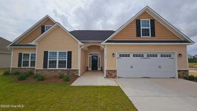 $2,350 | 542 Appalachian Trail North, Jacksonville, NC 28546